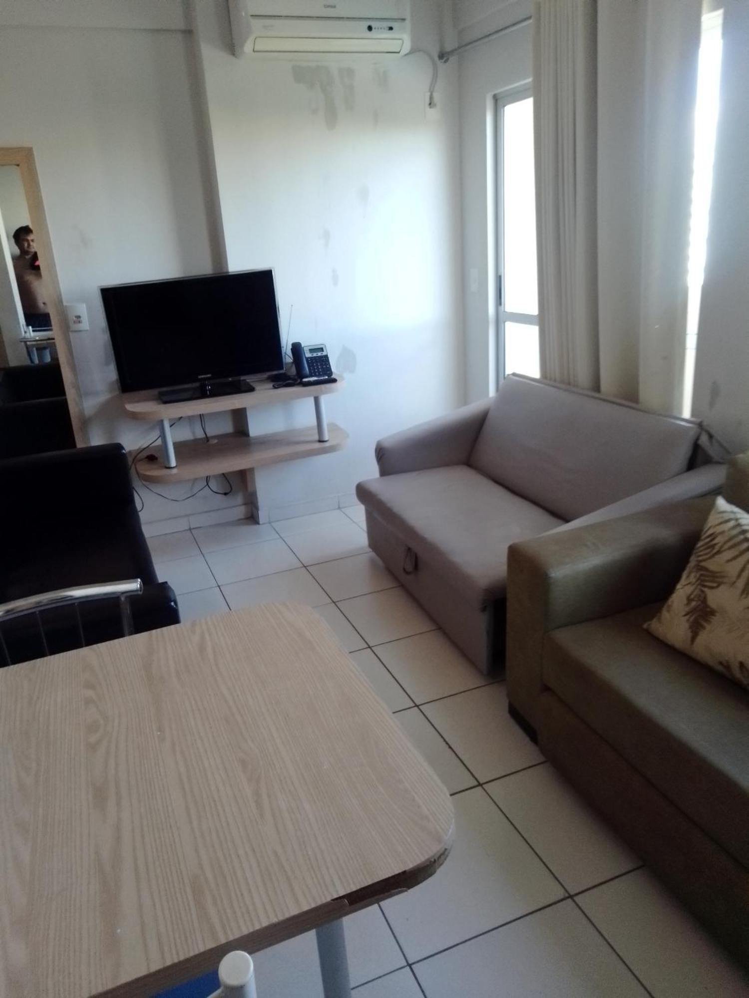 Golden dolphin Express 5pessoas mais 1 criança até 5 anos com toalhas e roupas de cama,lençóis, travesseiros e fronhas e 3 parques aquáticos termais limpeza impostos e taxas já incluso Caldas Novas Quarto foto