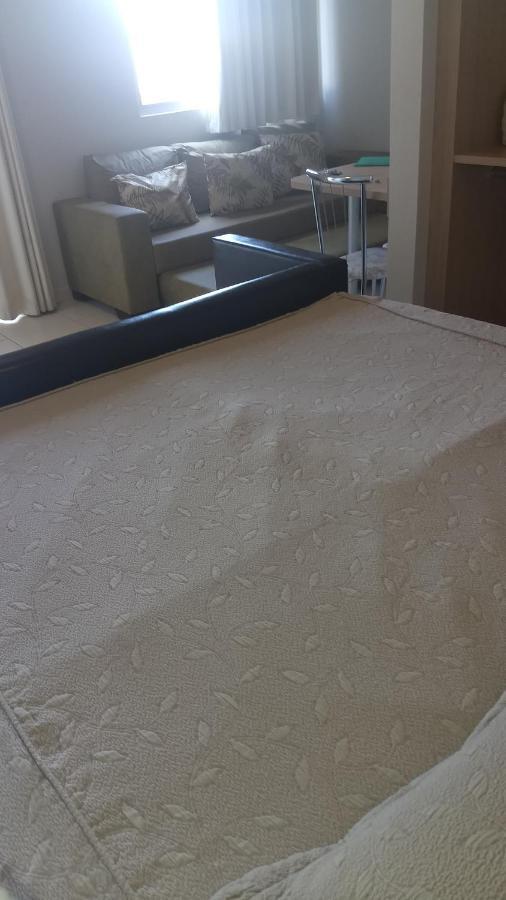 Golden dolphin Express 5pessoas mais 1 criança até 5 anos com toalhas e roupas de cama,lençóis, travesseiros e fronhas e 3 parques aquáticos termais limpeza impostos e taxas já incluso Caldas Novas Quarto foto